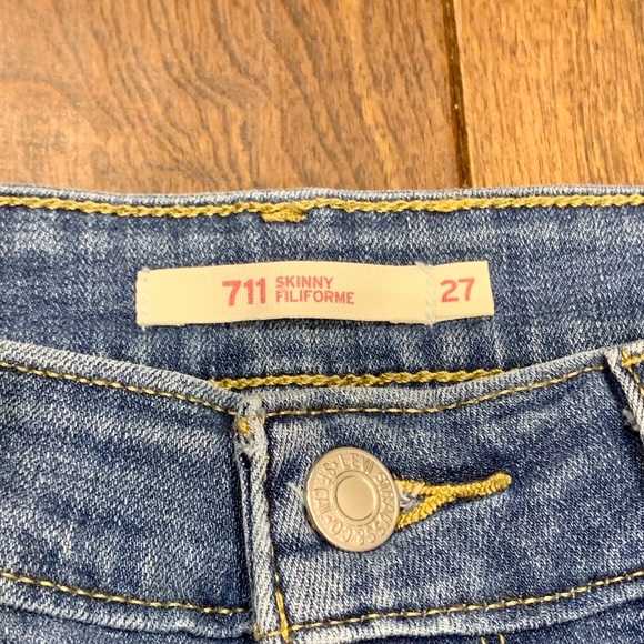 711 Skinny Levi’s 👖✨ - Picture 3 of 7